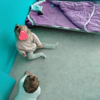 Des liens d’amitié qui se tissent dans un regard plein de douceur